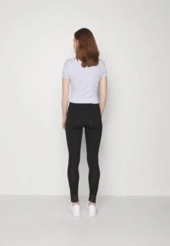 Anna Field 2 PACK - Leggings - Hosen - Black/dark Blue 10 Anna Field 2 PACK - Leggings - Hosen - Black/dark Blue -Anna Field 2db2480bb5ad4c18b62767b834019af1