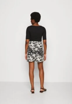 Anna Field Shorts - Black/off-white -Anna Field 3a9846adea8c4808a36cdb49e64ed70f