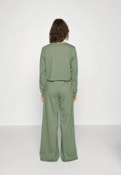 Anna Field Nachtwäsche Set - Khaki 10 Anna Field Nachtwäsche Set - Khaki -Anna Field 8eaebd3ad0c54d2ca8b5c66614b78047