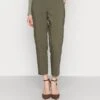 Anna Field Chino - Dark Green 2 Anna Field Chino - Dark Green -Anna Field b2b63042d5804a2ca232080b4c30784c