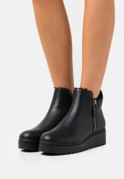WINTER BOOTIES - Ankle Boot - Black