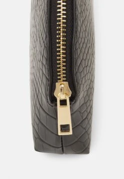 Anna Field Kosmetiktasche - Black 10 Anna Field Kosmetiktasche - Black -Anna Field cf45f0838ecd4ab3abd3d195c1967cb7